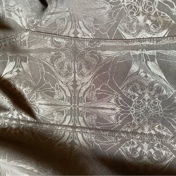 Limited edition Lululemon rain coat - Picture 5 of 5